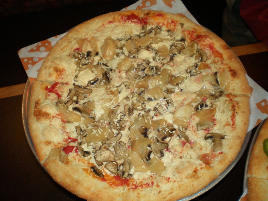 vegan pizza with daiya cheese
