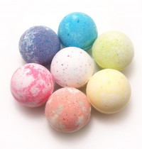 DIY Holiday Bath Bomb Recipe from Indie Lee