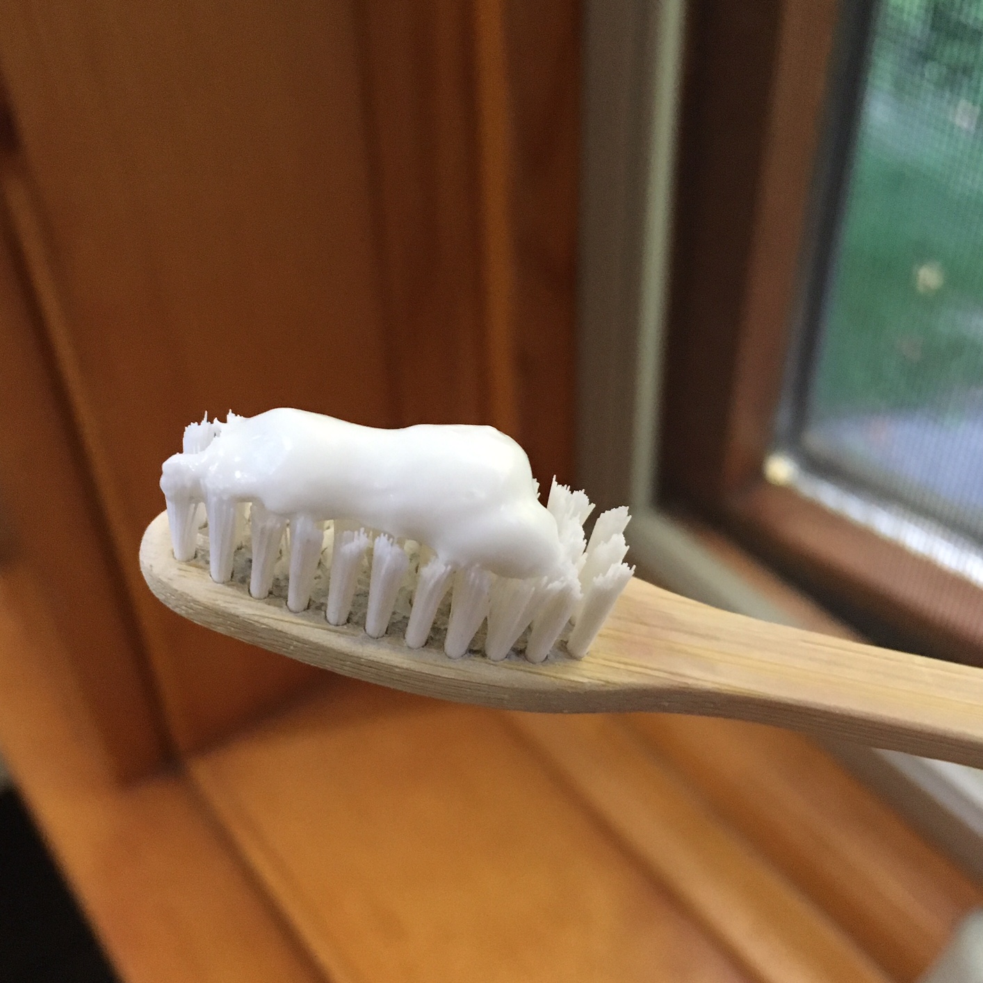 all-natural-whitening-toothpaste