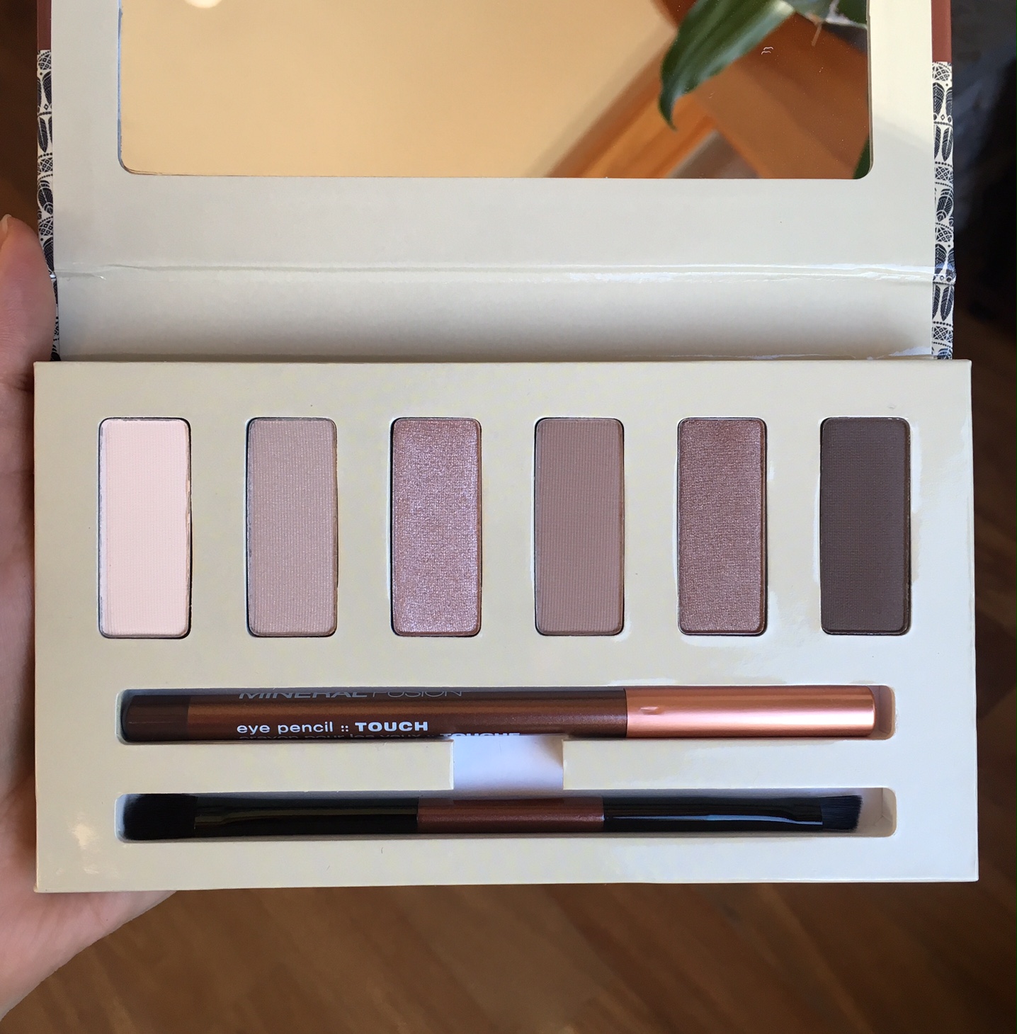 mineral-fusion-enchanted-eye-palette-review
